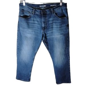 Wrangler men,s athletic fit blue jeans size 36x29